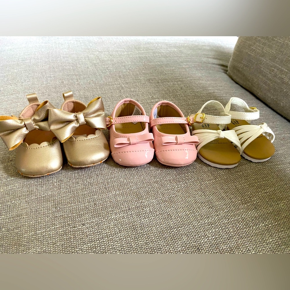 Bundle of 0-3 month baby shoes Janie and Jack, Gap & Cat and Jack